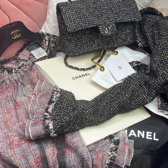 ULTIMATE CHANEL ‼️ Just Read!! Karl Lagerfield signed Chanel Flagship combo - Picture 2 of 13